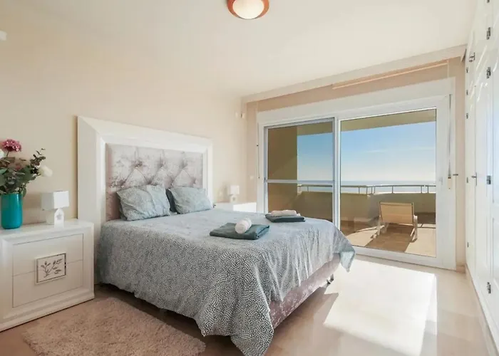 Large Beachfront Appartement Estepona