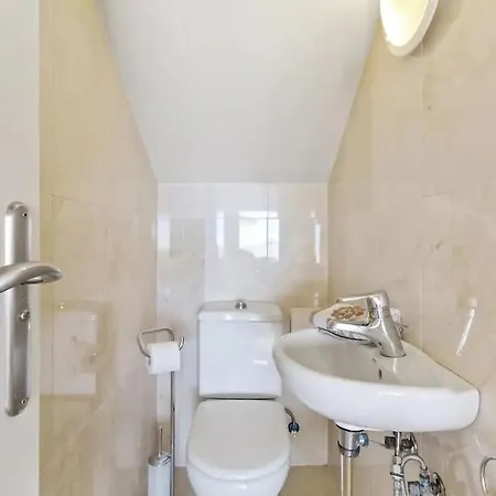 Large Beachfront * 埃斯特波纳