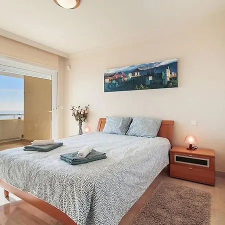 Large Beachfront 埃斯特波纳